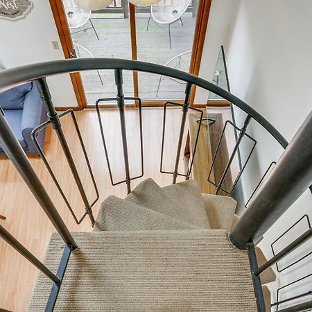 Vernon Township Condo With Balcony Near Ski Lifts! 외부 사진
