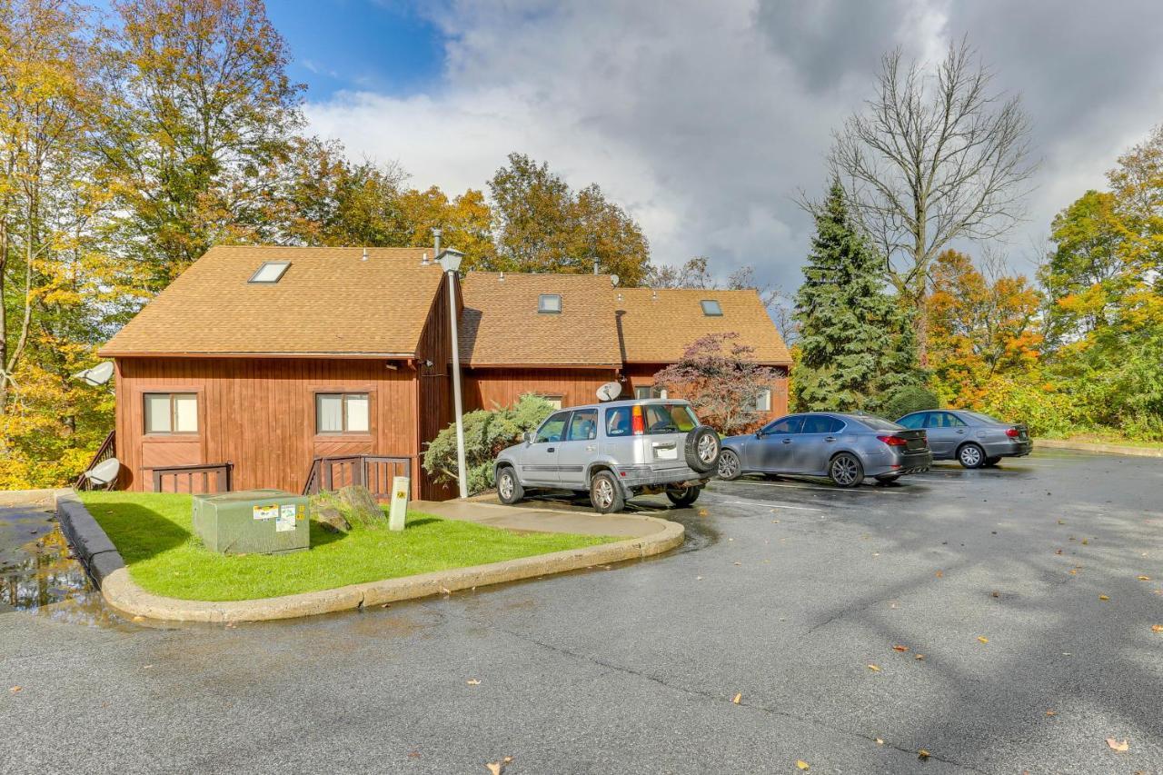 Vernon Township Condo With Balcony Near Ski Lifts! 외부 사진