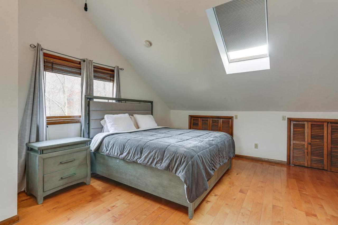 Vernon Township Condo With Balcony Near Ski Lifts! 외부 사진